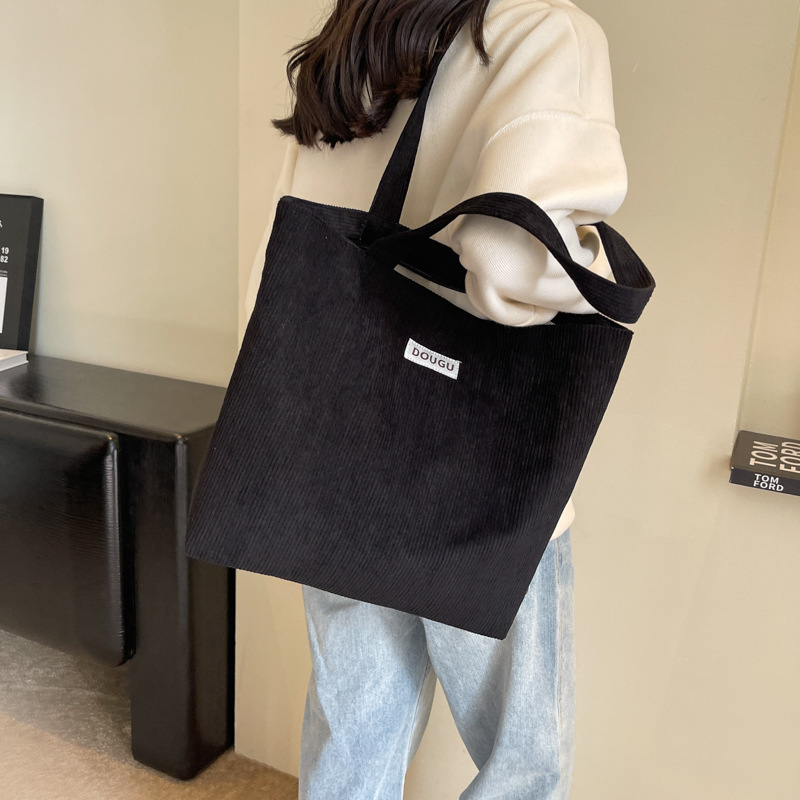 Large capacity commuting bag for women in autumn and winter fashion simple shoulder bag for college students in class bag versatile toy bag